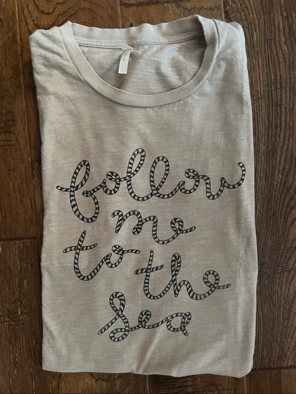 Women’s ‘Follow Me to the Sea' Graphic Tee - Khaki- slightly heathered